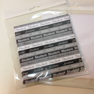 Kort med tekst til studenter